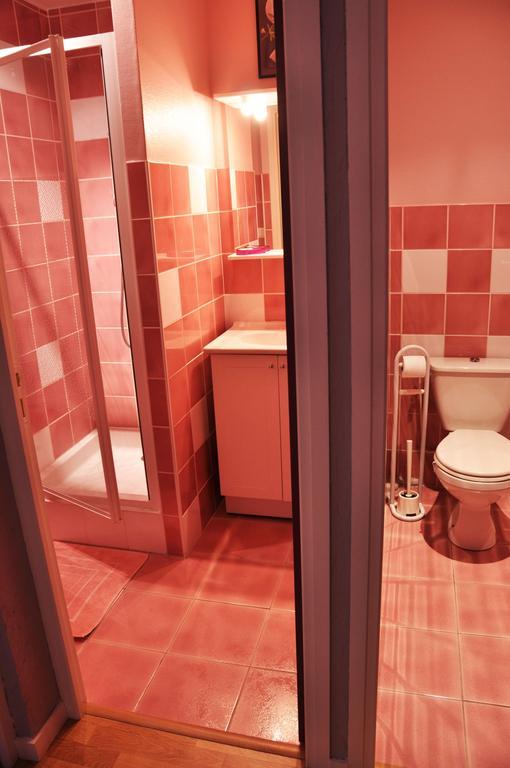 La Ferme Aux Abeilles Hotel Ambierle Szoba fotó